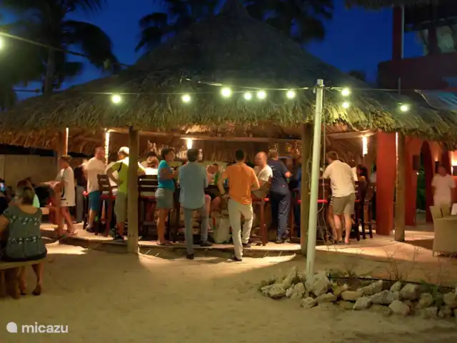 Location de Vacances Curaçao, Curaçao-Centre, Blue Bay, villa - Villa BlueBay à 50m de la plage des palmiers Prendre un verre au bar de la plage