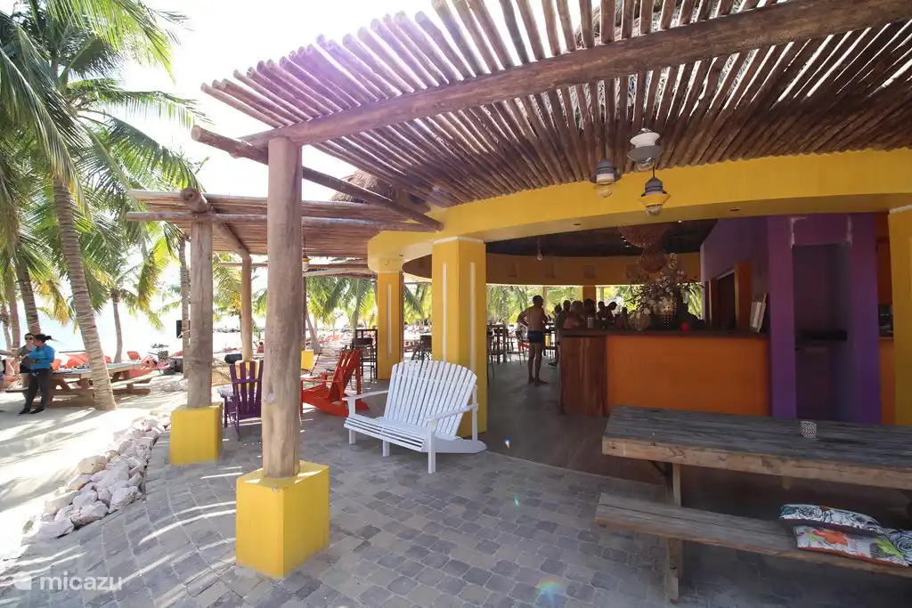 The beach is always open, even for breakfast!