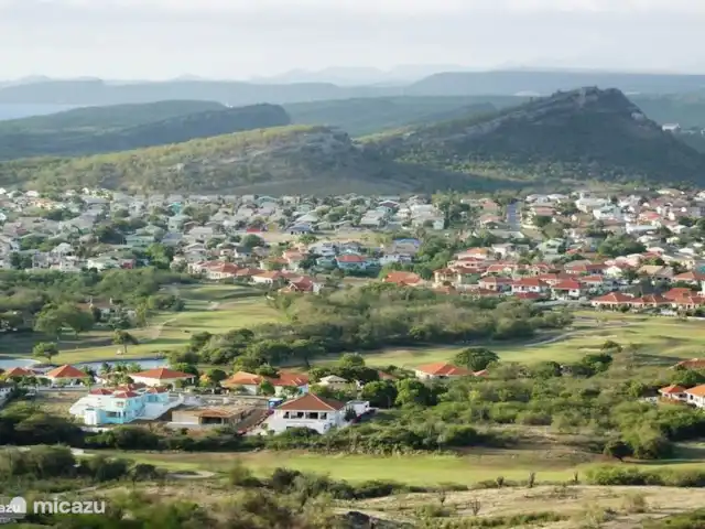 Location de Vacances Curaçao, Curaçao-Centre, Blue Bay, villa - Villa BlueBay à 50m de la plage des palmiers Vue aérienne Blue Bay Resort, sur l'océan. La plupart des villas sont destinées à la résidence permanente.