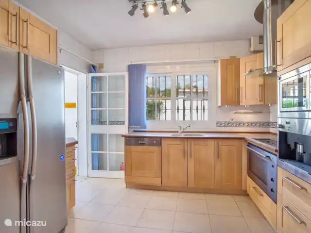 Piscina climatizada+jacuzzi+playa en España, Costa del Sol, Benalmádena - villa cocina totalmente equipada