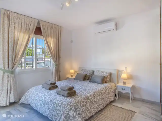 Piscina climatizada+jacuzzi+playa en España, Costa del Sol, Benalmádena - villa Dormitorio 3 en el 1er piso