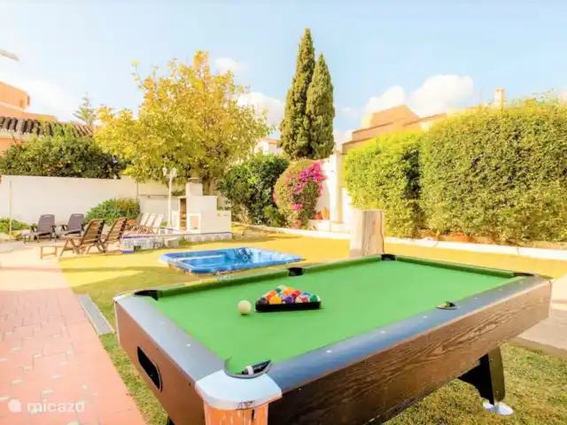 Piscina climatizada+jacuzzi+playa en España, Costa del Sol, Benalmádena - villa Vista al jardín