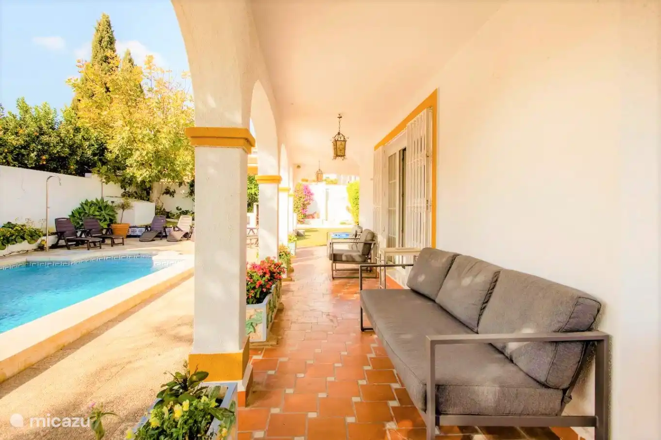 Terrasse de la piscine