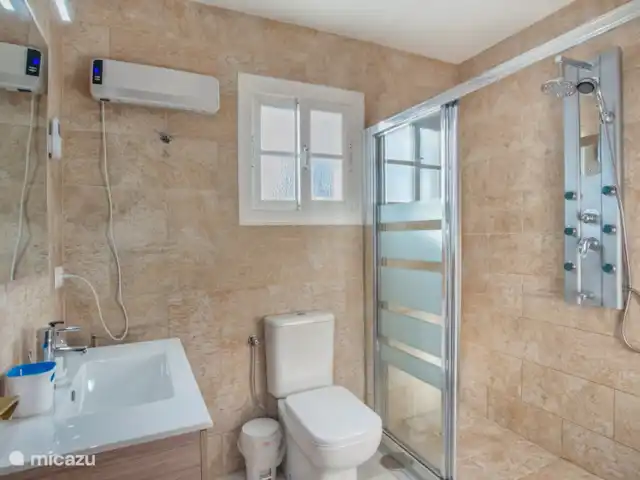 Piscina climatizada+jacuzzi+playa en España, Costa del Sol, Benalmádena - villa Baño 2 en el 1er piso