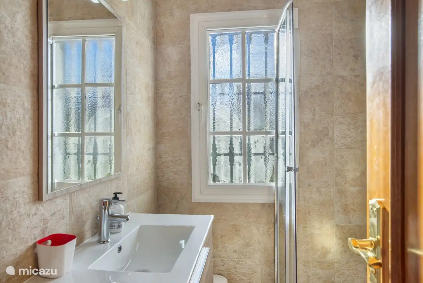 Salle de bain attenante 4 au rez-de-chaussée