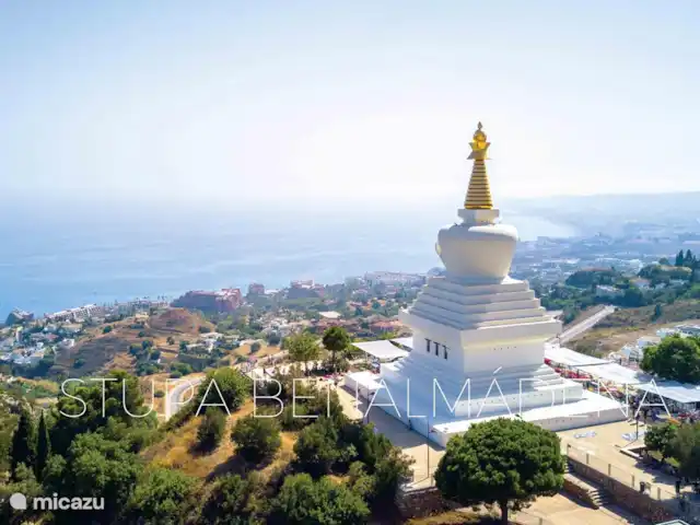 Piscina climatizada+jacuzzi+playa en España, Costa del Sol, Benalmádena - villa Stupa, templo budista.
