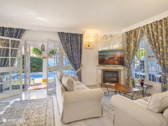 Piscina climatizada+jacuzzi+playa en España, Costa del Sol, Benalmádena - villa Salón