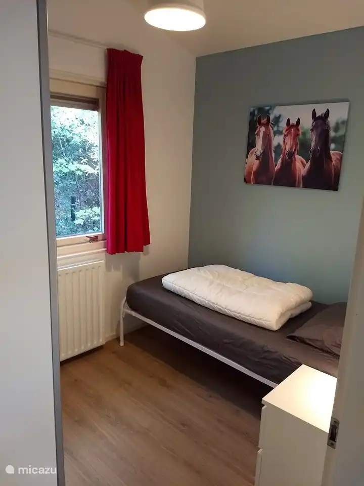 1 Personenzimmer mit Waschmaschine und Trockner