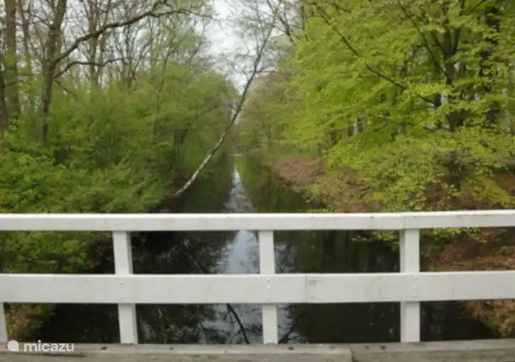 Blick auf De Luts von der Brücke zwischen Oudemirdum und Kippenburg