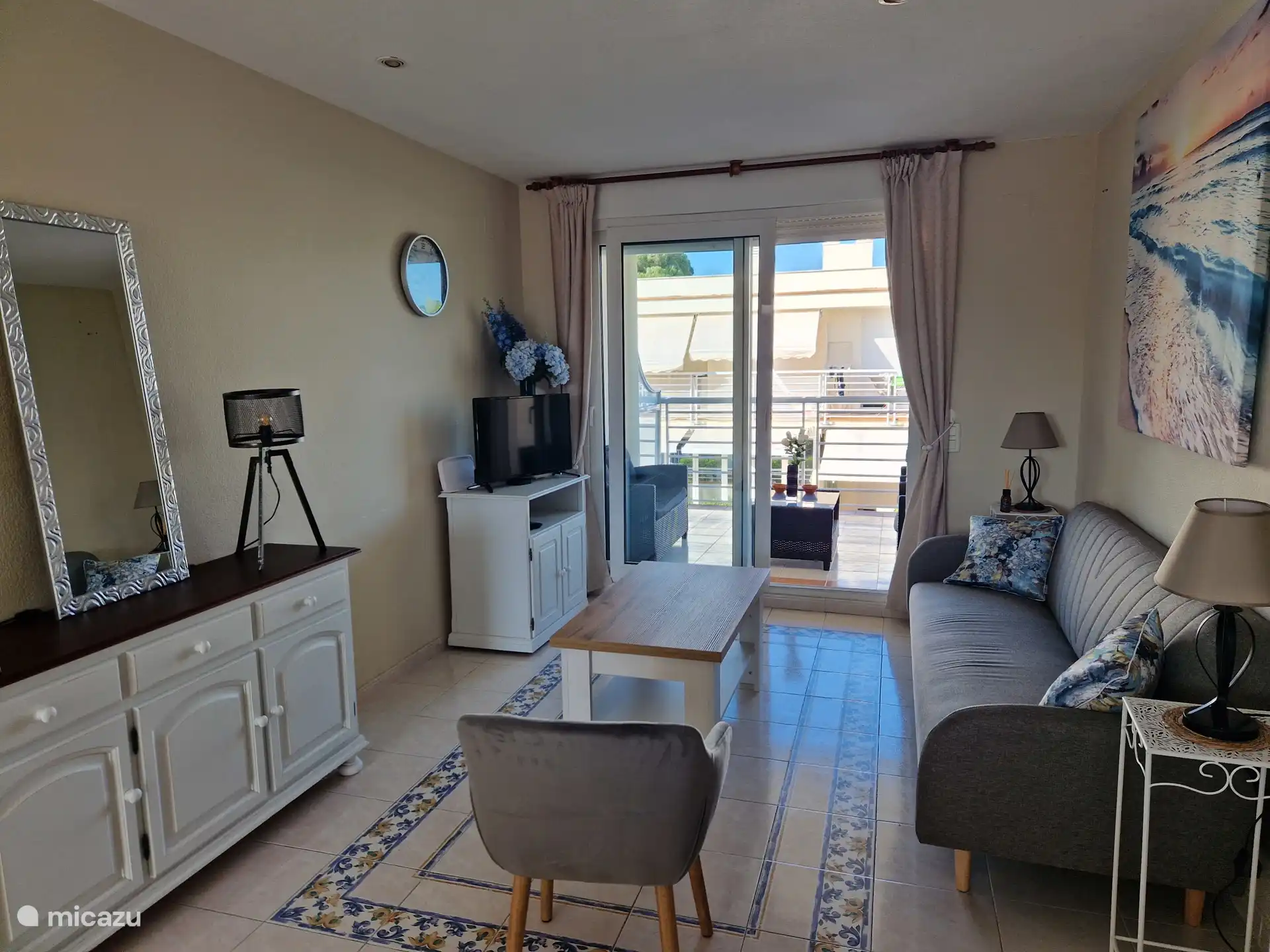 Der Fernseher im Wohnzimmer ist mit Google TV ausgestattet, so dass man sich im Urlaub mit dem eigenen Netflix-Konto einloggen kann. Sie können niederländisches Fernsehen über die Canal Digital App sehen, die vollständig installiert ist.