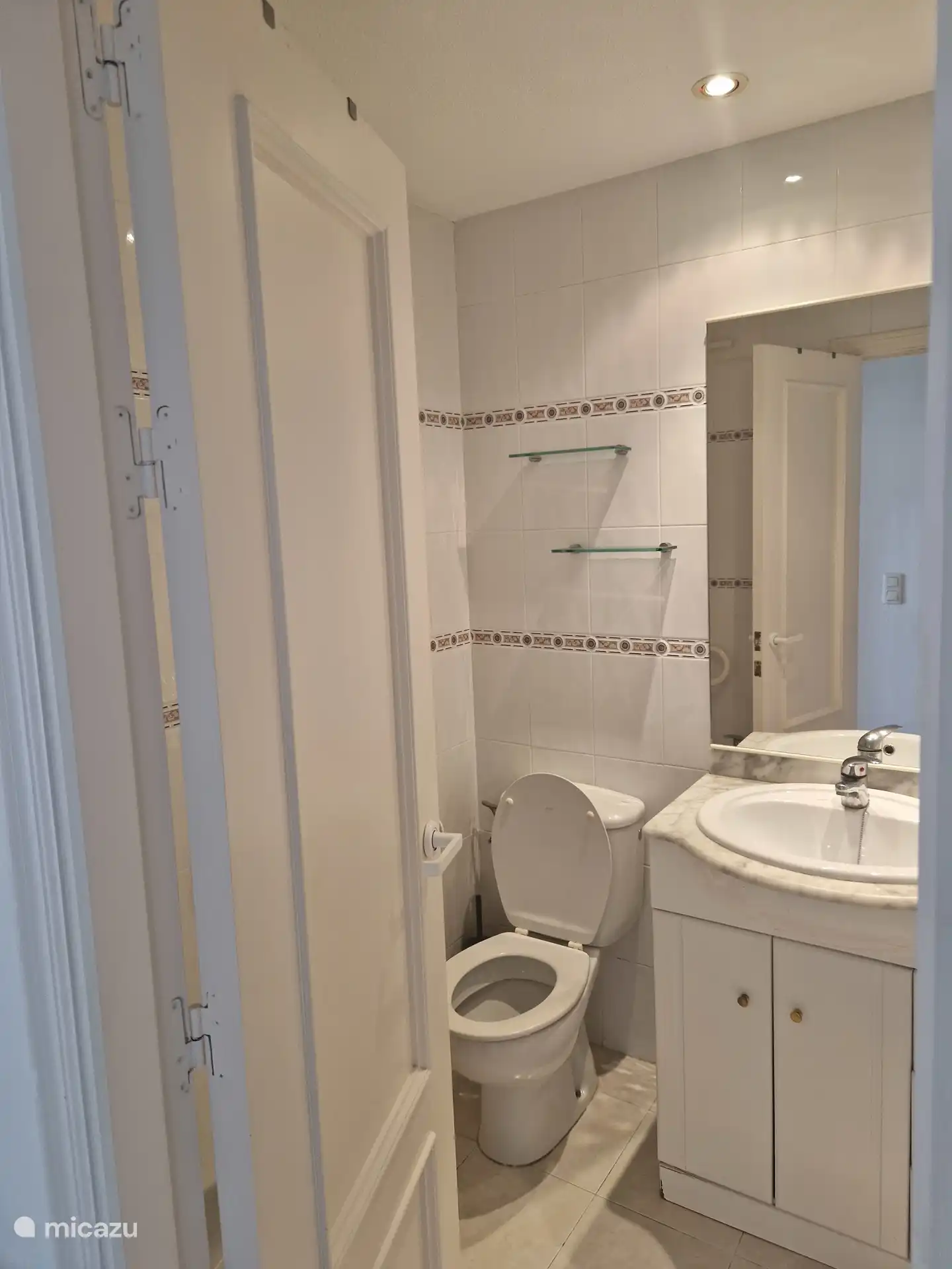 Badezimmer 1 mit Badewanne 