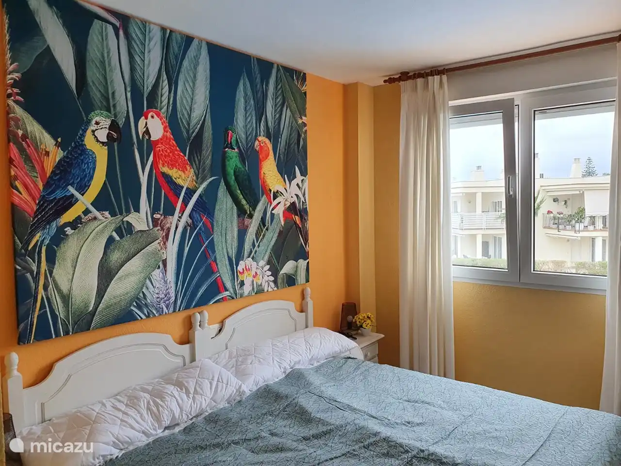 Schlafzimmer 2: Doppelzimmer mit Blick auf den Pool, die 2x Einzelbetten können auseinander geschoben werden.