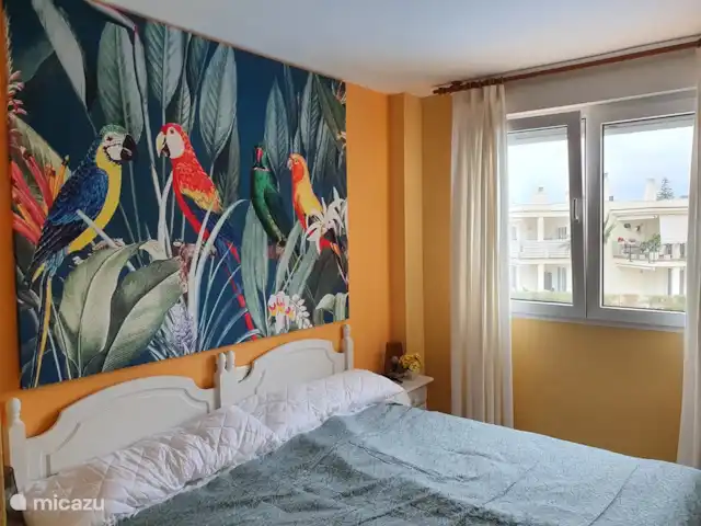 Casa Pescador 'Gonzales 71' en España, Costa del Azahar, Vinaroz - apartamento Dormitorio 2: dormitorio doble con vistas a la piscina, las 2 camas individuales se pueden separar.
