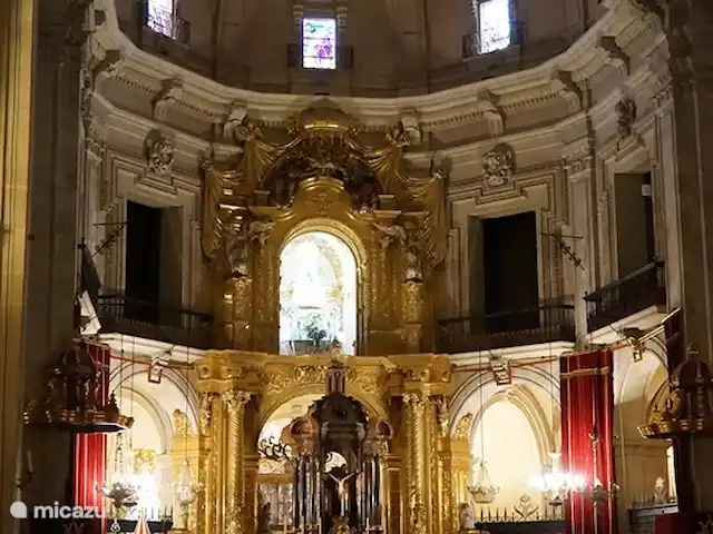 Casa Perdiz | Espagne, Costa Blanca, La Marina - finca Lorsque vous vous promenez dans la ville d'Elche, une visite à la Basilique de Santa Maria est fortement recommandée.