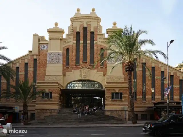 Casa Perdiz | Espagne, Costa Blanca, La Marina - finca Alicante abrite le plus beau marché couvert d'Espagne. Vous pouvez manger de la nourriture délicieuse à l'intérieur.
