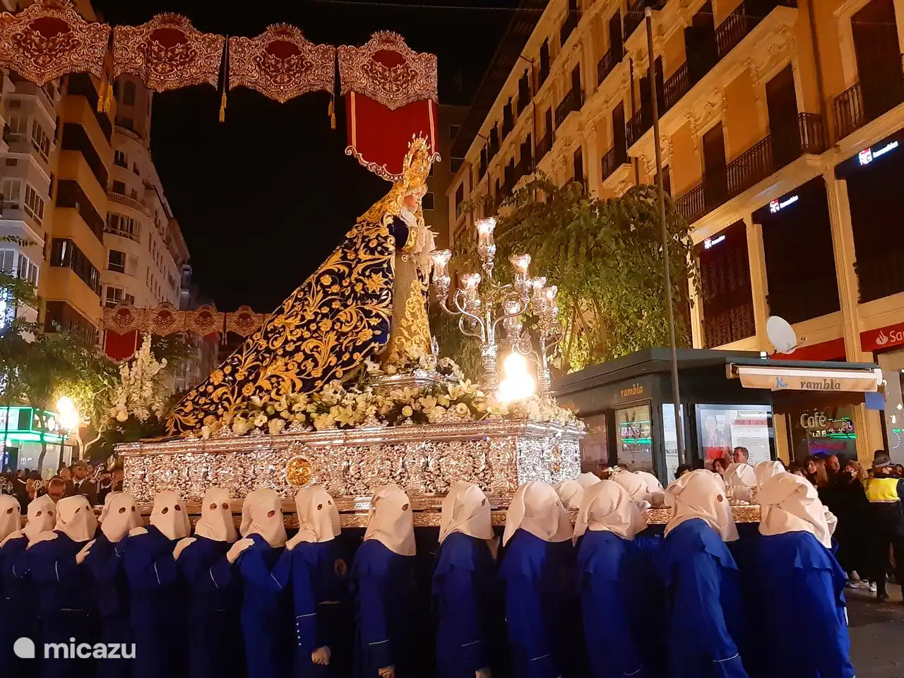Jedes Jahr in der Woche vor Ostern wird in Alicante die Semana Santa gefeiert, die vielerorts von emotionalen Prozessionen begleitet wird.