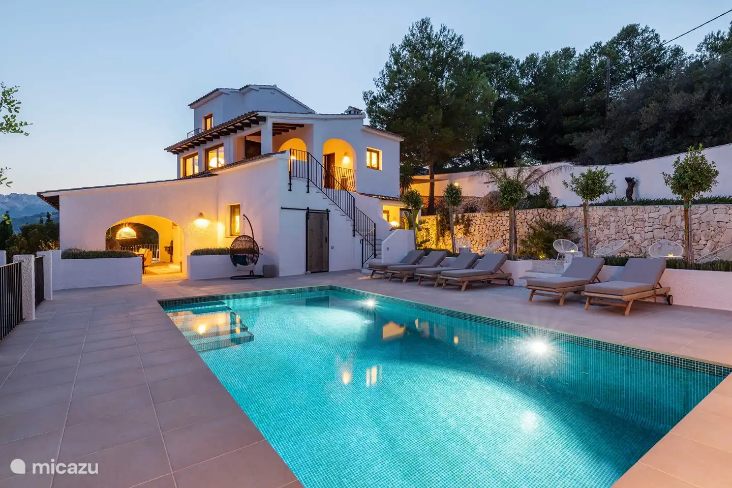 Todo el complejo a la luz del atardecer.