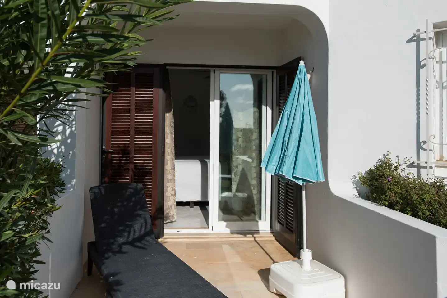 Auf Suite Schlafzimmer Terrasse mit 2 Sonnenliegen