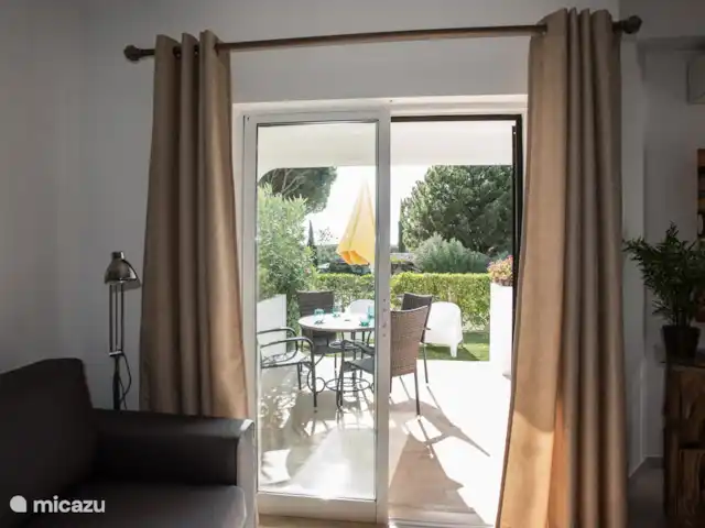 Maison dans un endroit calme sur le Golfe | Portugal, Algarve, Albufeira - appartement Salon avec vue sur le jardin