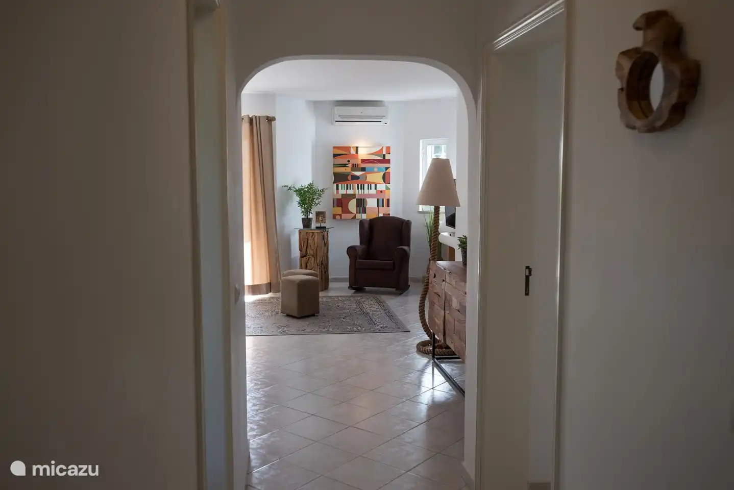 Halle mit Blick auf deinen wunderschönen Schaukelstuhl :)