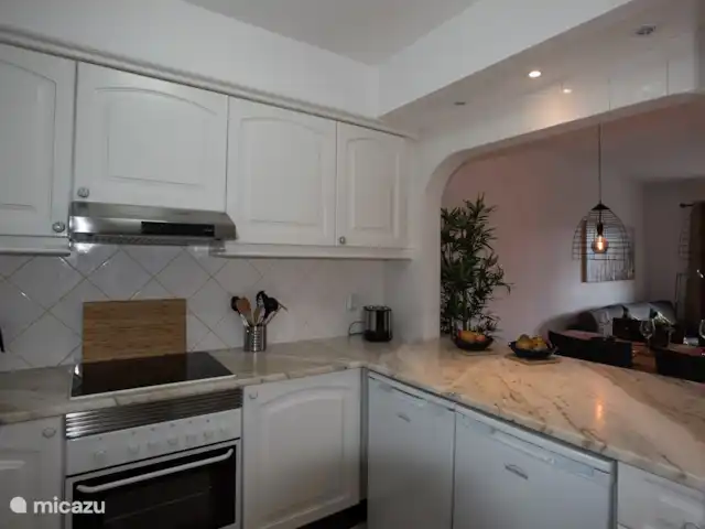 Maison dans un endroit calme sur le Golfe | Portugal, Algarve, Albufeira - appartement Cuisine entièrement rénovée entièrement équipée (lave-vaisselle, lave-linge et sèche-linge
