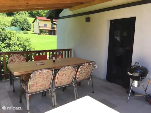 Location de Vacances Slovénie, Alpes juliennes, Kobarid, maison de vacances - Hisa Smast Coin salon sur la terrasse (partiellement couverte)