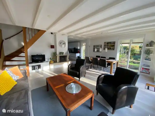 Chalet Fairway | Pays-Bas, Gueldre, Winterswijk - maison de vacances Le salon cosy donne sur le jardin et possède de nombreuses fenêtres