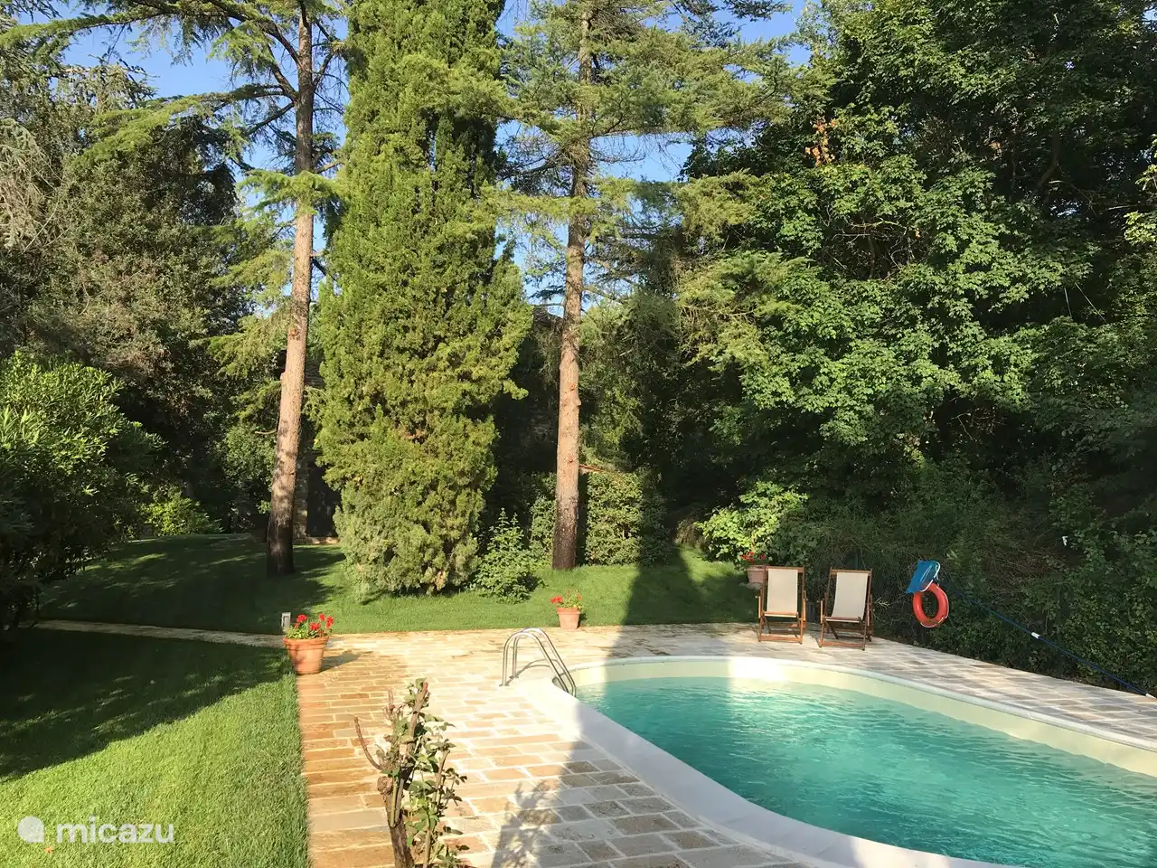 Een heerlijke schaduwrijke tuin met veel rust en privacy