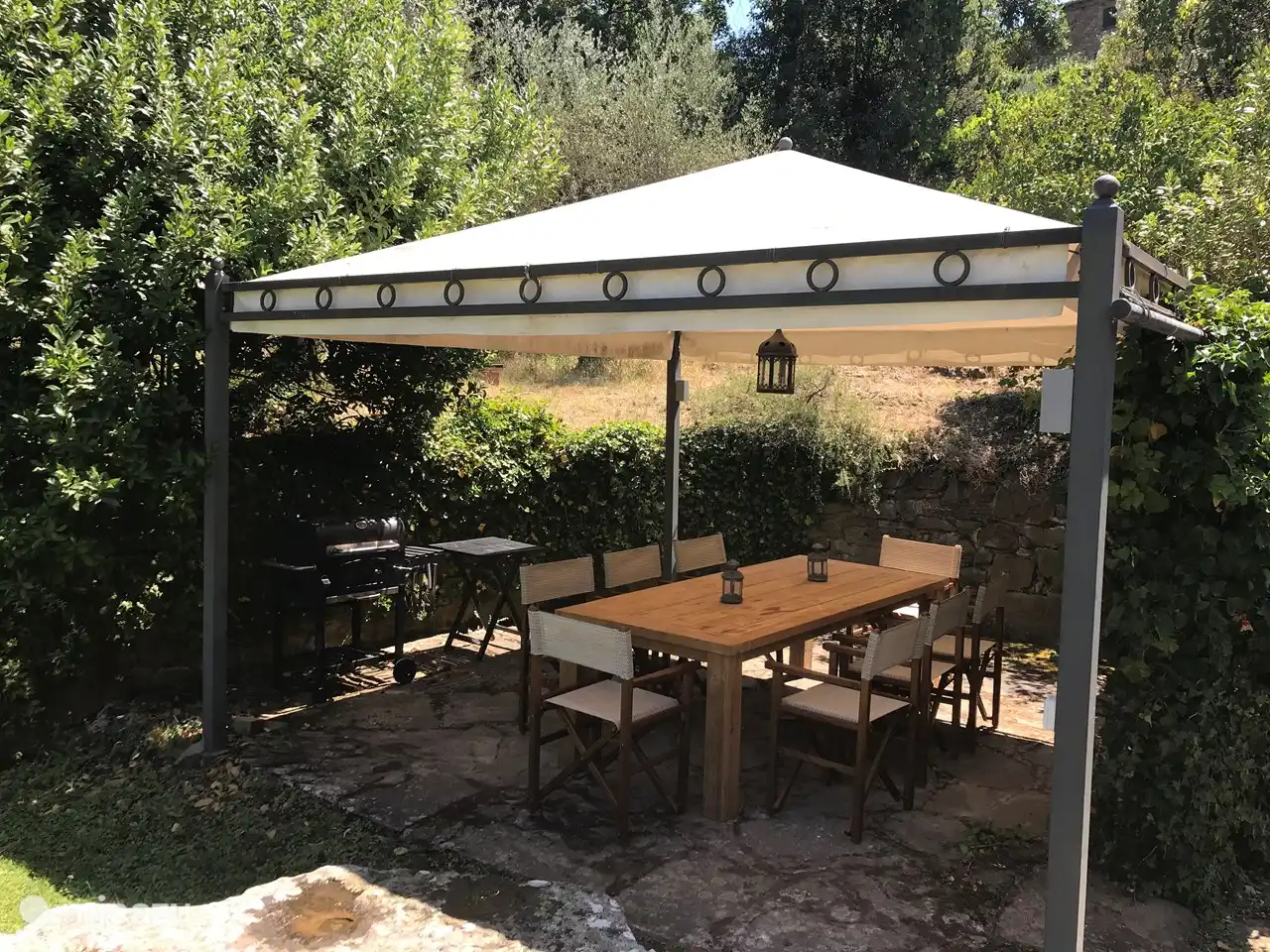 Een gazebo voor heerlijke zomerse avonden met barbeque