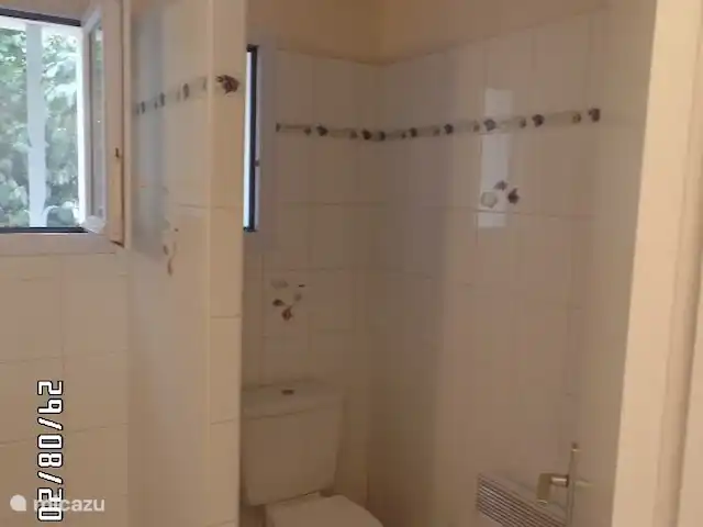 Maison Lavande | France, Vendée, La Tranche-sur-Mer - maison de vacances Même s'il n'y a pas de toilettes séparées, la séparation entre les toilettes et la douche vous fait sentir.