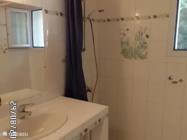 Maison Lavande | France, Vendée, La Tranche-sur-Mer - maison de vacances Douche et lavabo.