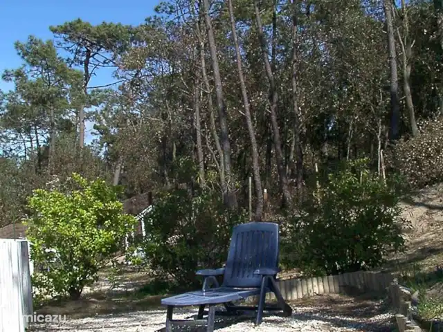 Maison Lavande | France, Vendée, La Tranche-sur-Mer - maison de vacances Vous venez de manquer le soleil sur la terrasse en contrebas, ou vous n'avez pas encore fini de profiter du soleil ? Pas de problème - déplacez-vous simplement sur la terrasse au deuxième étage ! Ici, vous pouvez également profiter de la belle vue et de la forêt !