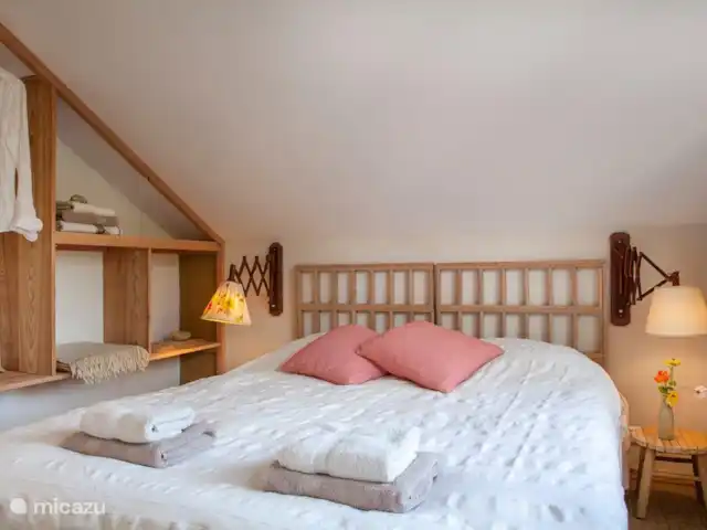 Location de Vacances Pays-Bas, Hollande du Nord, Schoorl, maison de vacances - Ecole Ecolodge de Parel Lit double avec matelas en matériaux naturels.