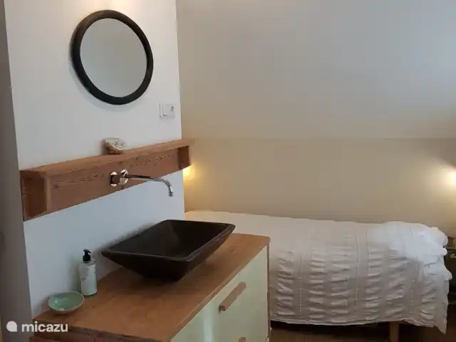 Location de Vacances Pays-Bas, Hollande du Nord, Schoorl, maison de vacances - Ecole Ecolodge de Parel 2ème chambre avec un lit double et un lit simple. Egalement un lit bébé pliant jusqu'à 2 ans.