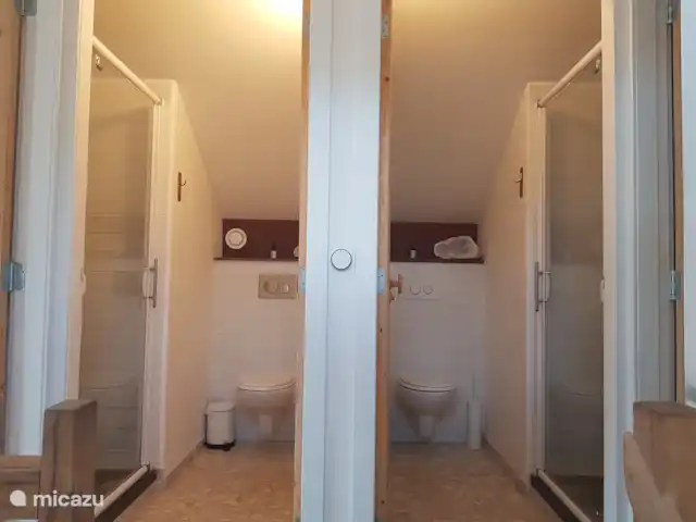 Location de Vacances Pays-Bas, Hollande du Nord, Schoorl, maison de vacances - Ecole Ecolodge de Parel Deux salles de bain avec douche et WC. Les lavabos sont situés dans les chambres.