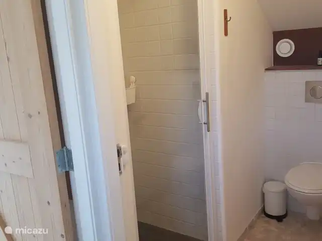 Location de Vacances Pays-Bas, Hollande du Nord, Schoorl, maison de vacances - Ecole Ecolodge de Parel Douche d'entrée à côté de la porte de la chambre.