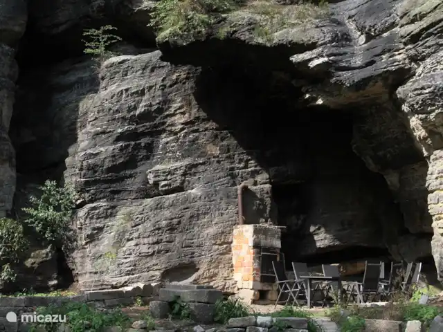 Felsenkeller Bielatal Syrenengrund huren in Duitsland, Saksen, Rosenthal-Bielatal - appartement Het grote terras onder de rotsen