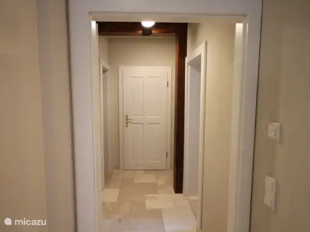 Felsenkeller Bilatal Rosengarten en Alemania, Sajonia, Rosenthal-Bielatal - apartamento El pasillo a los dormitorios.