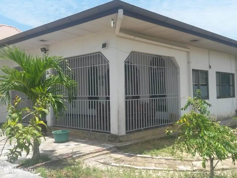 Vakantiehuis Suriname, Paramaribo, Paramaribo Vakantiehuis Woning:  VillaParK  -  INDIRA