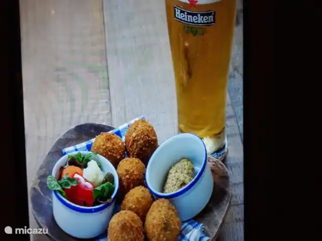 Woning:  VillaParK  -  INDIRA huren in Suriname, Paramaribo, Paramaribo - vakantiehuis ...lekker eten hoort er bij, Europees of Surinaams....