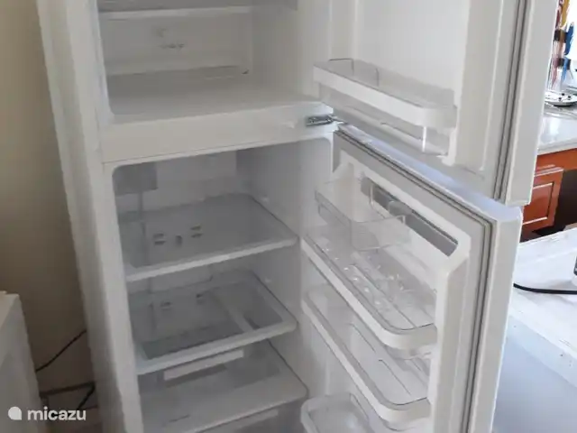 Woning:  VillaParK  -  INDIRA huren in Suriname, Paramaribo, Paramaribo - vakantiehuis Ruime Koelkast met Ice maker.