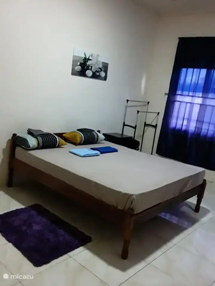 Spacious Master bed room, with air conditioning and raised ceiling, the bed is spacious, 190 x 160 cm.