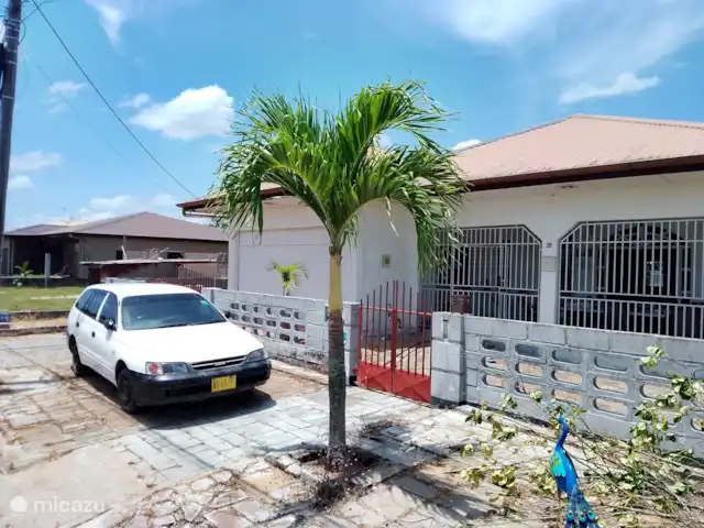 Woning:  VillaParK  -  INDIRA huren in Suriname, Paramaribo, Paramaribo - vakantiehuis Eigen parking voor de woning