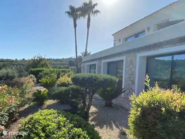 Villa Mimosa : Zeezicht & Natuur huren in Spanje, Costa Blanca, Benissa - villa Zicht op de tuin bij zonsondergang