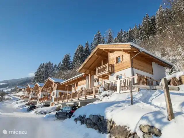 Location de Vacances Autriche, Salzburgerland, Wald Im Pinzgau, chalet - Chalet Waldblick Hiver : le chalet dispose d'un abri pour le stockage couvert de 2 voitures. Grand balcon enveloppant et terrasse supplémentaire avec vue panoramique.