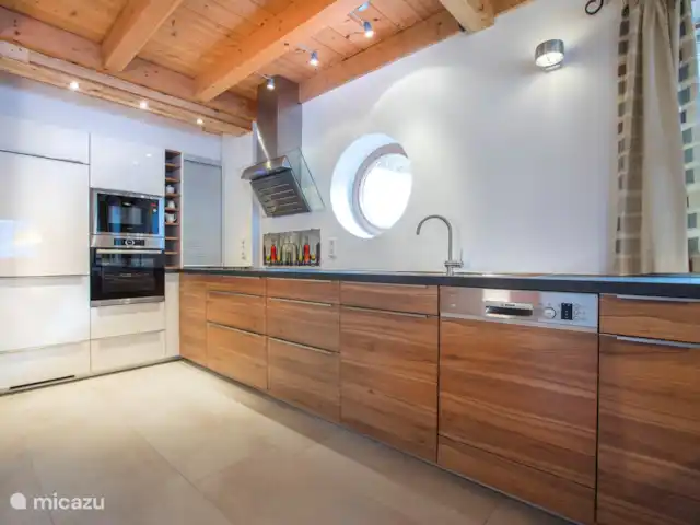 Location de Vacances Autriche, Salzburgerland, Wald Im Pinzgau, chalet - Chalet Waldblick Cuisine contemporaine avec réfrigérateur-congélateur, plaque à induction.