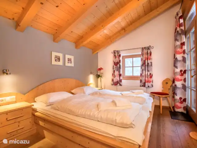 Location de Vacances Autriche, Salzburgerland, Wald Im Pinzgau, chalet - Chalet Waldblick Chambre au 2ème étage avec porte sur petit balcon avec vue panoramique.