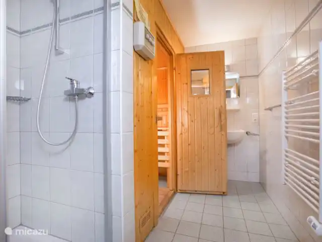 Location de Vacances Autriche, Salzburgerland, Wald Im Pinzgau, chalet - Chalet Waldblick Salle de bain au rez-de-chaussée avec sauna.