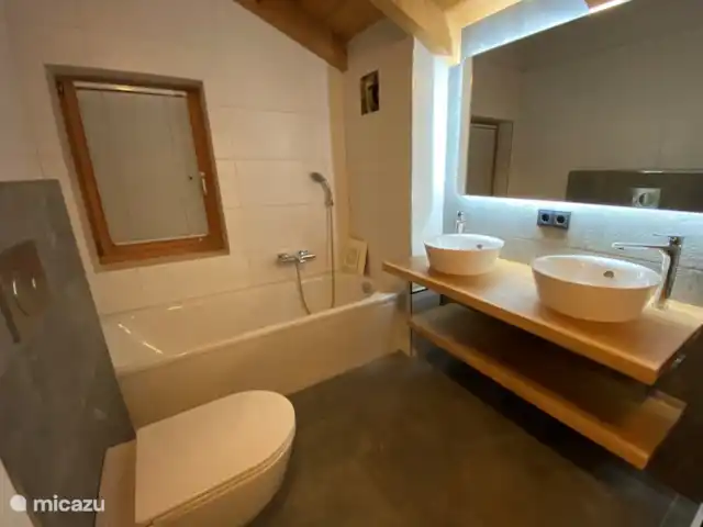 Location de Vacances Autriche, Salzburgerland, Wald Im Pinzgau, chalet - Chalet Waldblick Salle de bain rénovée (2020/2021) 1er étage