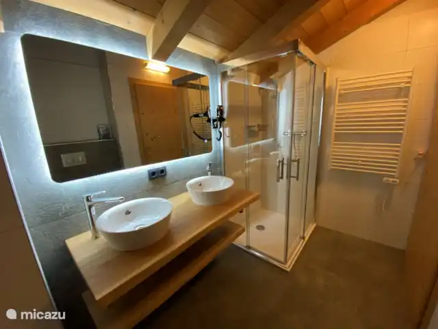 Location de Vacances Autriche, Salzburgerland, Wald Im Pinzgau, chalet - Chalet Waldblick Salle de bain rénovée (2020/2021) 1er étage